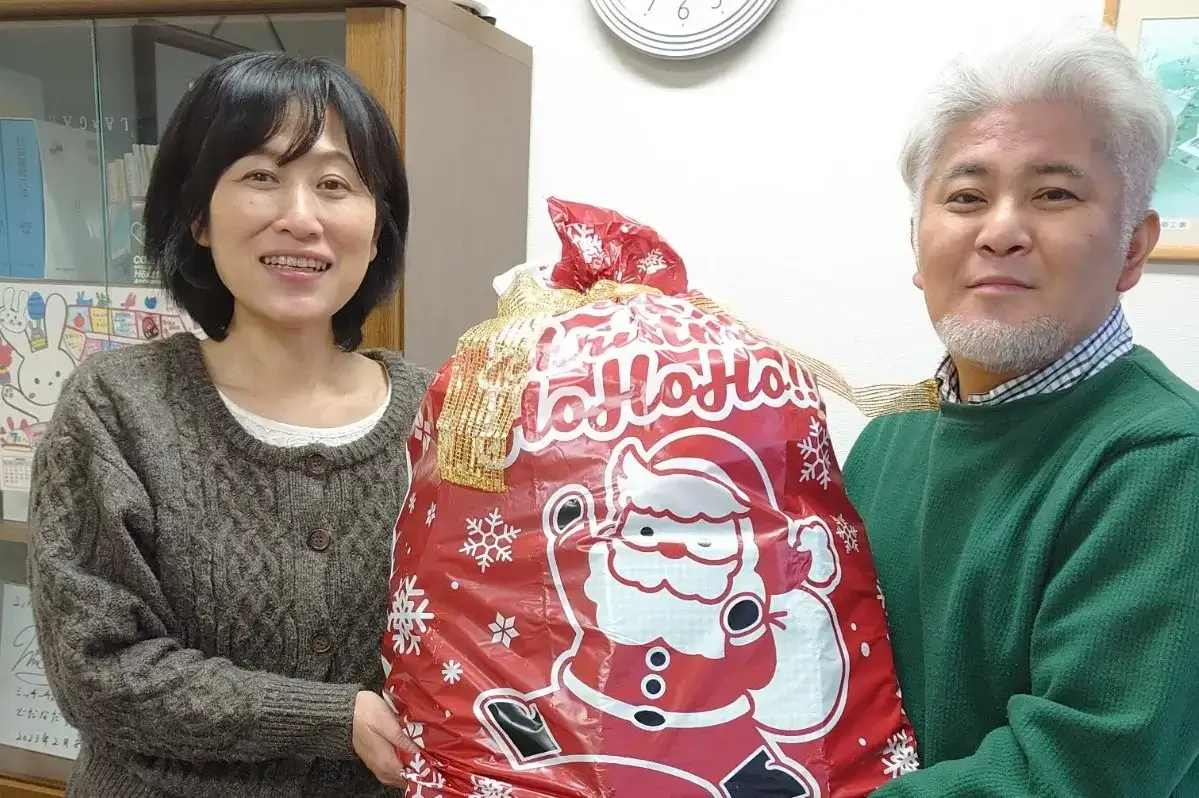 山形学園様にクリスマスプレゼントをお届けしたときの様子